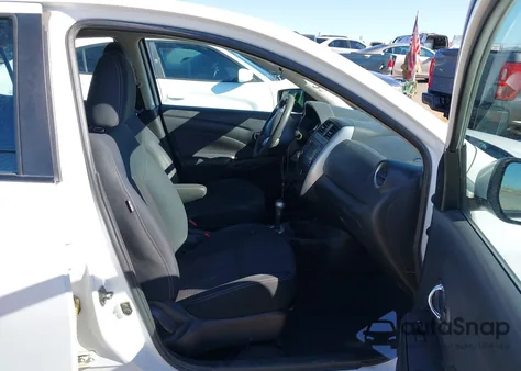 2015 Nissan Versa 1.6 Sv z USA, uszkodzony, nr VIN 3N1CN7AP6FL920023